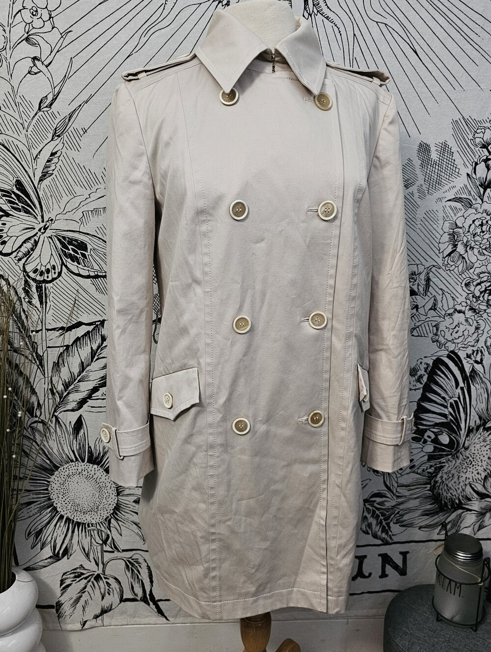 Tod's Women's Double-Breasted Cream Trench Coat Sz 46 NO BELT